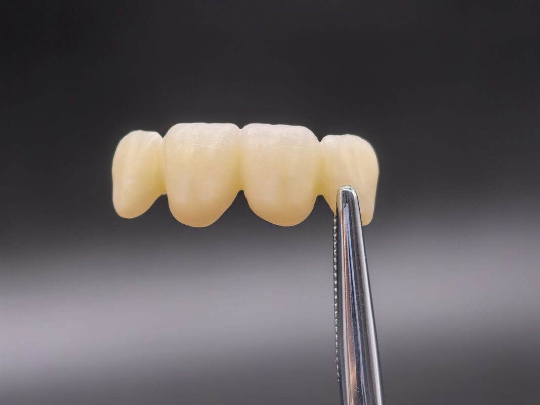 Dental Zirconia Bloğu, hassas CAD CAM Diş Fabrikasyonunda Performans için Gelişmiş Eşitlik Tasarımı ve Kimyasal Dayanıklılık Sunar