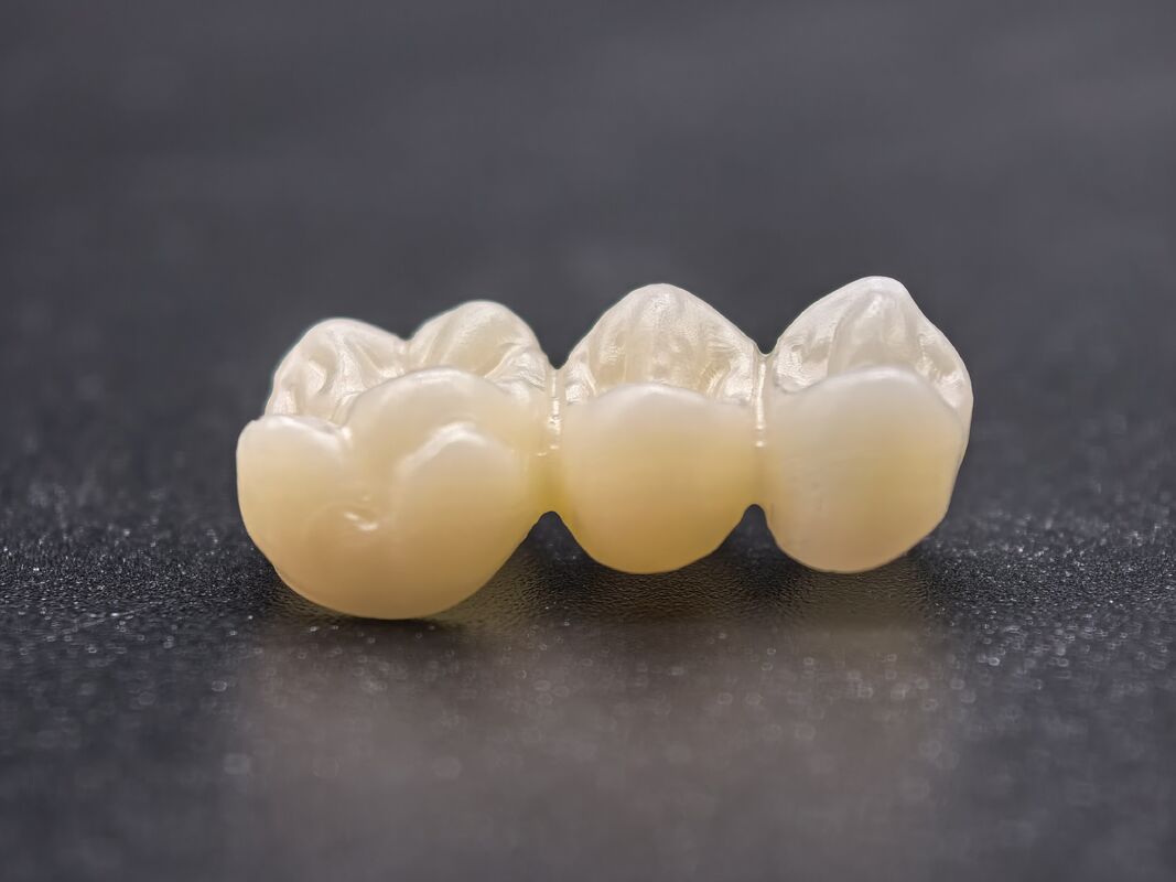 Dental Zirconia Bloğu, hassas CAD CAM Diş Fabrikasyonunda Performans için Gelişmiş Eşitlik Tasarımı ve Kimyasal Dayanıklılık Sunar