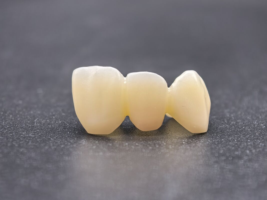Dental Zirconia Bloğu, hassas CAD CAM Diş Fabrikasyonunda Performans için Gelişmiş Eşitlik Tasarımı ve Kimyasal Dayanıklılık Sunar