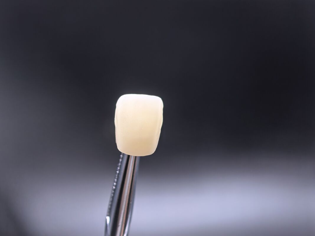 Doğal estetik anterior restorasyonlar için tasarlanmış, 650MPa dayanıklılığa ve hızlı CAD CAM işlemeye sahip Dental Zirkonya Blok