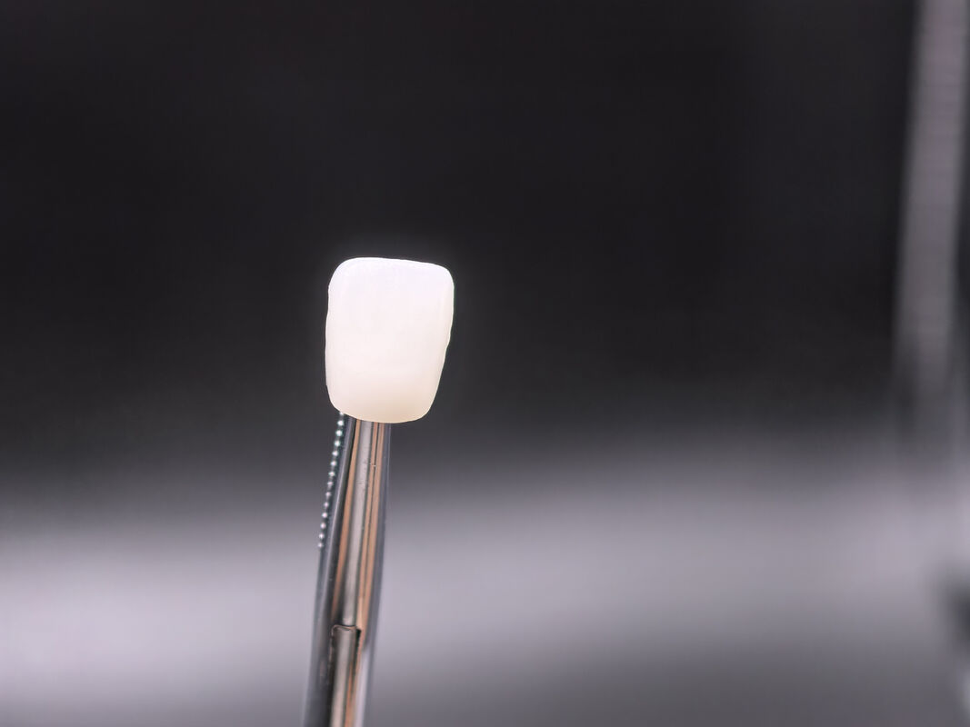 Doğal estetik anterior restorasyonlar için tasarlanmış, 650MPa dayanıklılığa ve hızlı CAD CAM işlemeye sahip Dental Zirkonya Blok